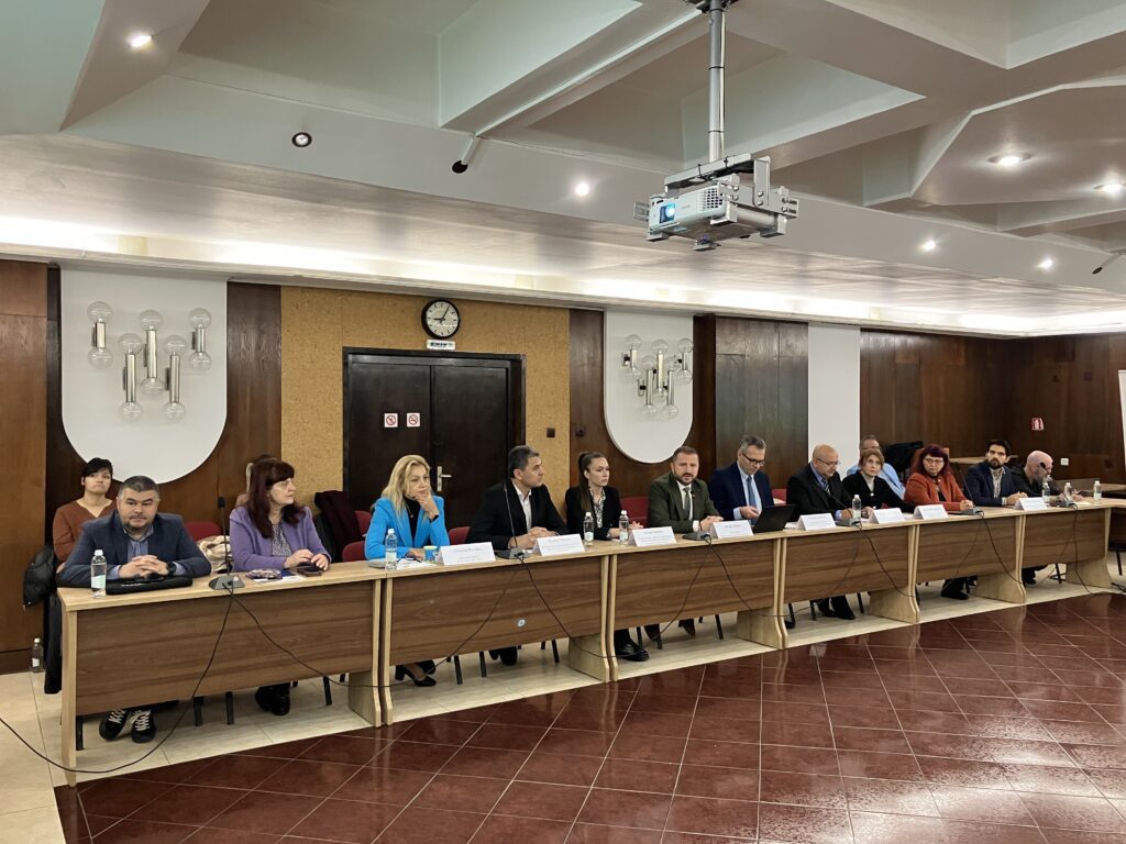 Кръгла маса „Диалог Иновации.бг 2040“ в Русе: бизнесът и образованието очертаха пътя към работещ технологичен трансфер svg%3E