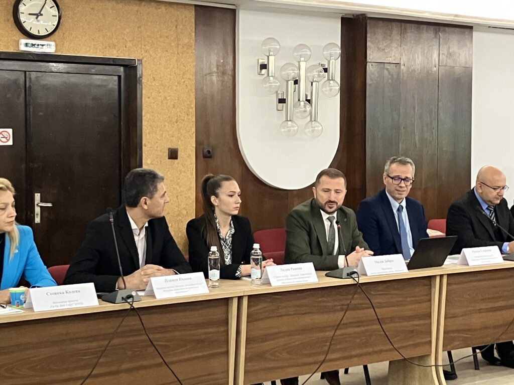 Кръгла маса „Диалог Иновации.бг 2040“ в Русе: бизнесът и образованието очертаха пътя към работещ технологичен трансфер svg%3E