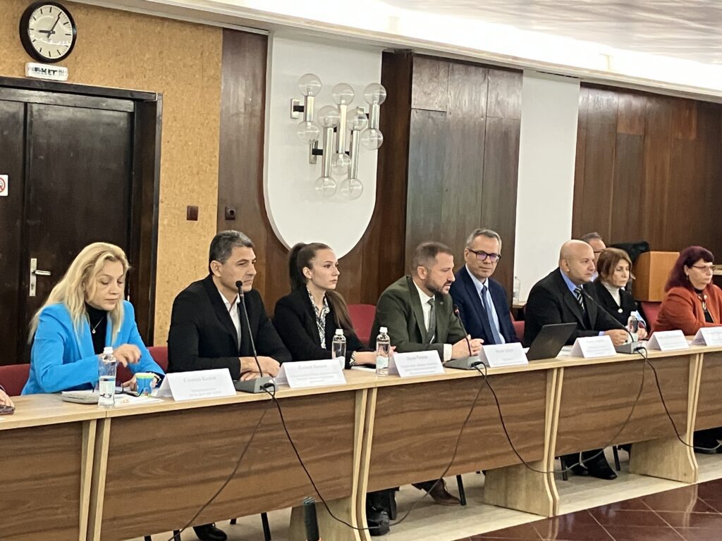 Кръгла маса „Диалог Иновации.бг 2040“ в Русе: бизнесът и образованието очертаха пътя към работещ технологичен трансфер svg%3E