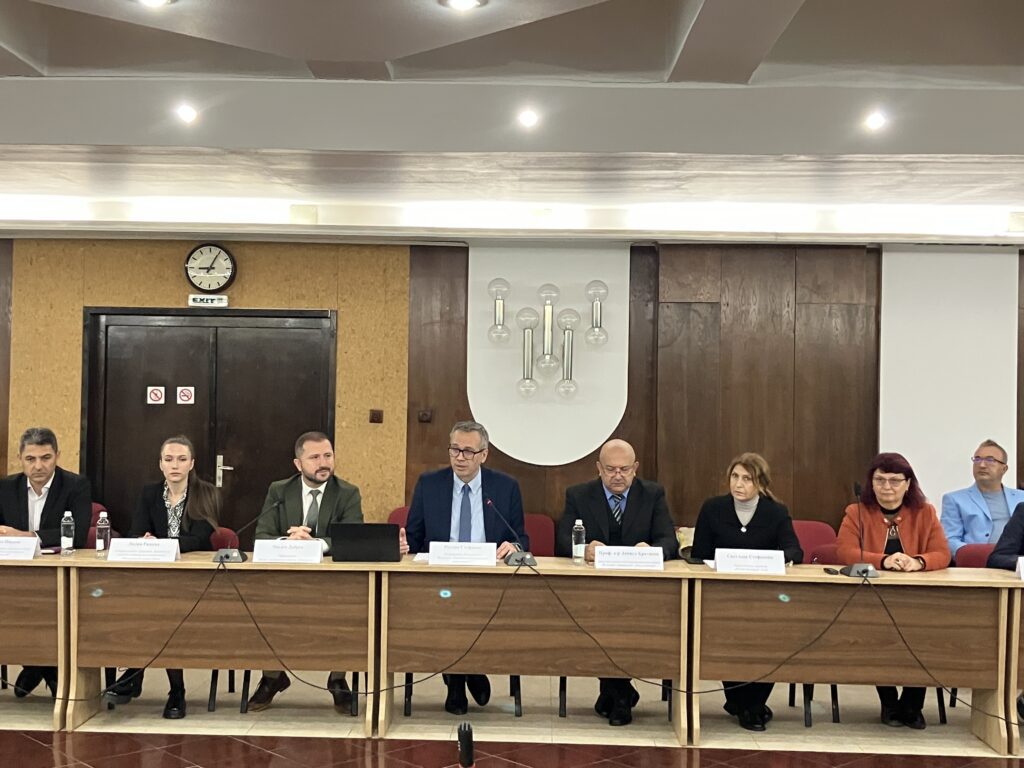 Кръгла маса „Диалог Иновации.бг 2040“ в Русе: бизнесът и образованието очертаха пътя към работещ технологичен трансфер svg%3E