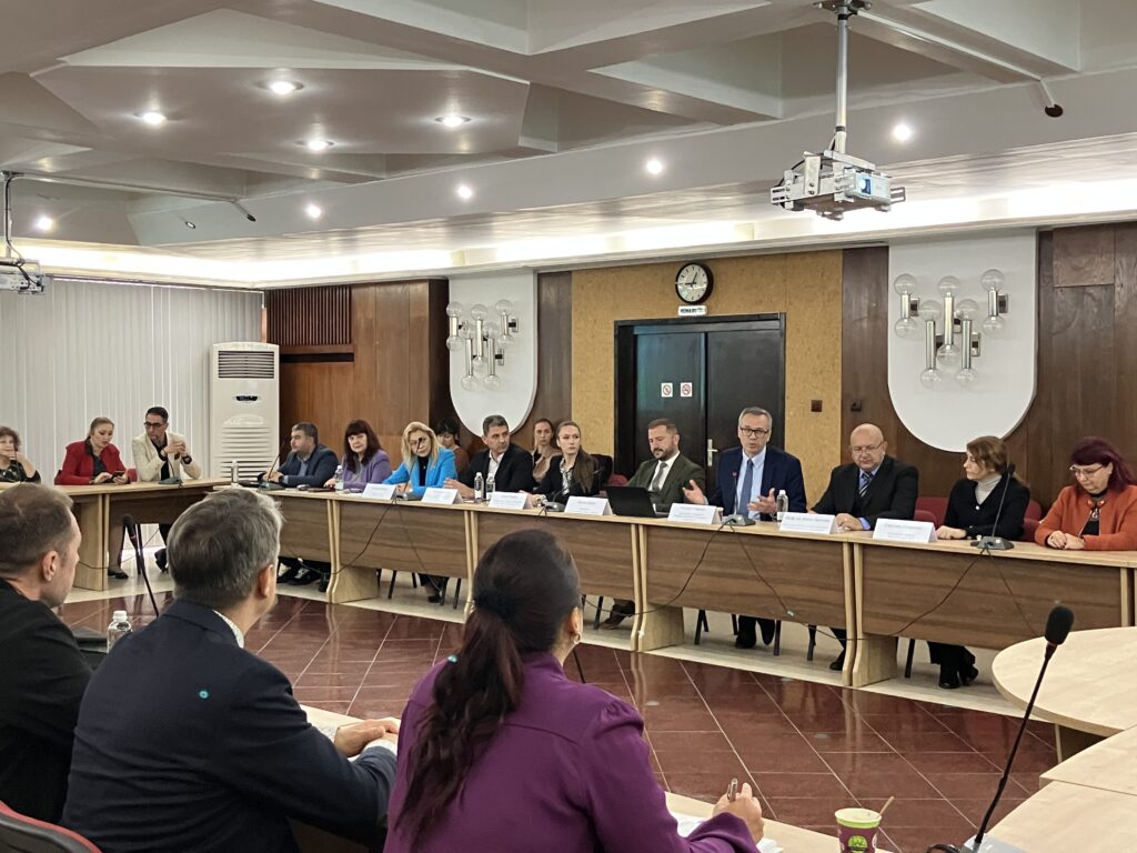 Кръгла маса „Диалог Иновации.бг 2040“ в Русе: бизнесът и образованието очертаха пътя към работещ технологичен трансфер svg%3E