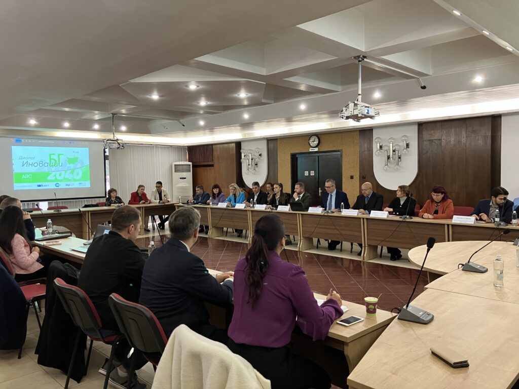 Кръгла маса „Диалог Иновации.бг 2040“ в Русе: бизнесът и образованието очертаха пътя към работещ технологичен трансфер svg%3E