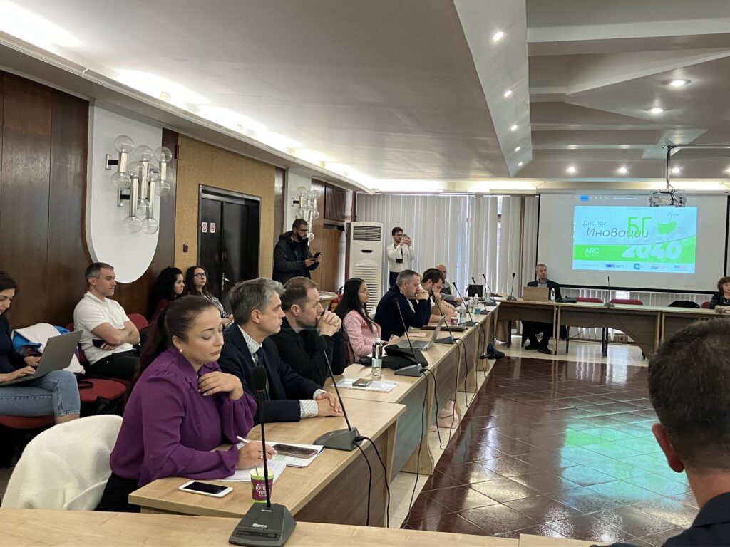 Кръгла маса „Диалог Иновации.бг 2040“ в Русе: бизнесът и образованието очертаха пътя към работещ технологичен трансфер svg%3E