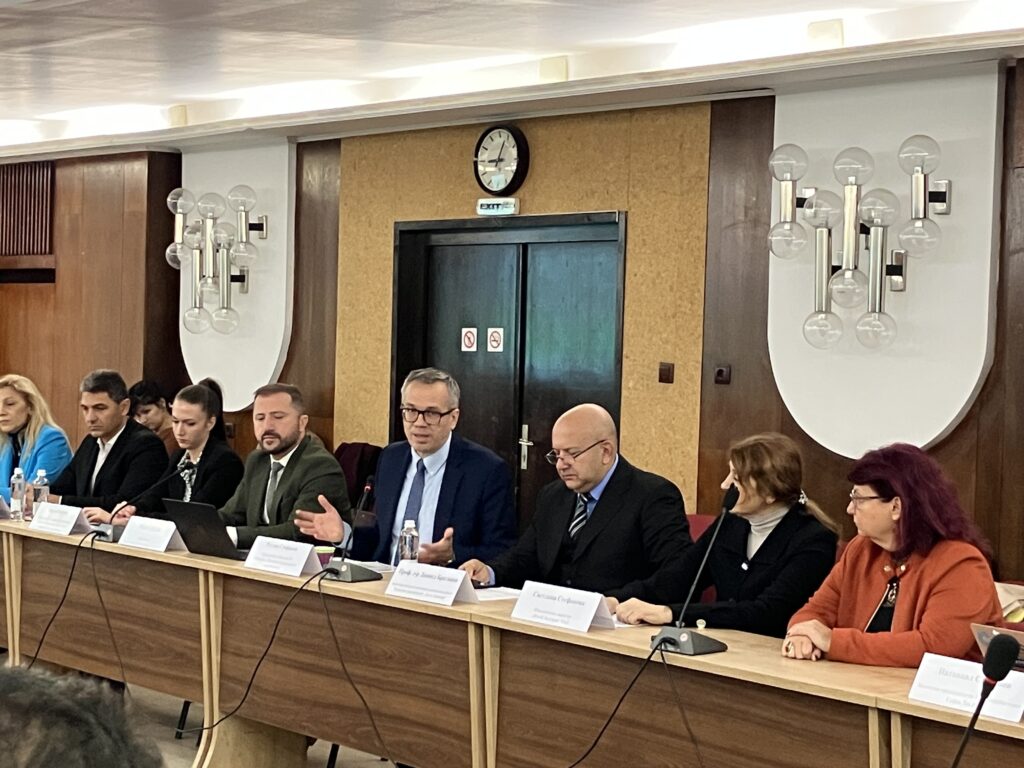 Кръгла маса „Диалог Иновации.бг 2040“ в Русе: бизнесът и образованието очертаха пътя към работещ технологичен трансфер svg%3E